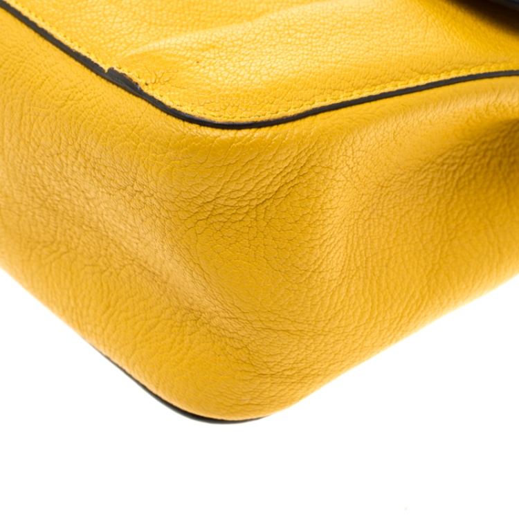 مملوكة مسبقً�ا Chloe Mustard Leather Small Elsie Shoulder Bag
