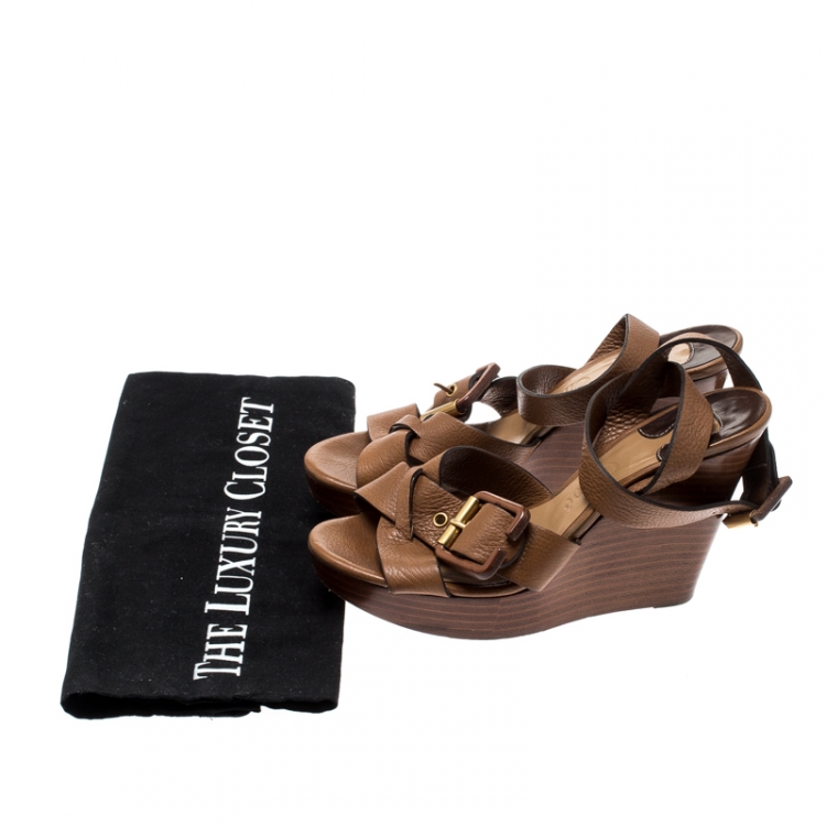 مملوكة مسبقًا Chloe Brown Leather Ankle Strap Wedges Platform Sandals Size 36