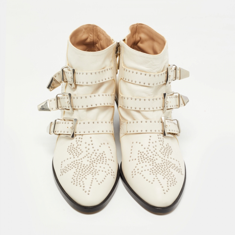 مملوكة مسبقًا Chloe Cream Studded Leather Kyle Buckle Detail Ankle Boots Size 40