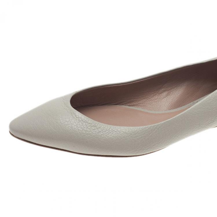 Pre Owned Chloe Grey Leather Pointed Flats Size 38.5
