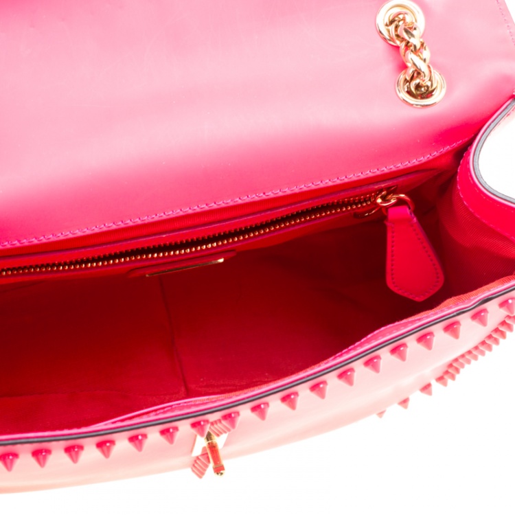 مملوكة مسبقًا Christian Louboutin Neon Pink Matte Leather Small Rockstud Sweet Charity Shoulder Bag
