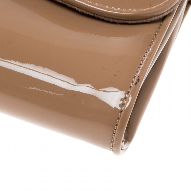 مملوكة مسبقًا Christian Louboutin Beige Patent Leather Riviera Clutch