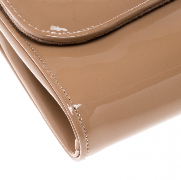 مملوكة مسبقًا Christian Louboutin Beige Patent Leather Riviera Clutch