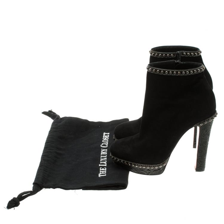 مملوكة مسبقًا Christian Louboutin Black Suede Figurina Stud Embellished Ankle Boots Size 39.5
