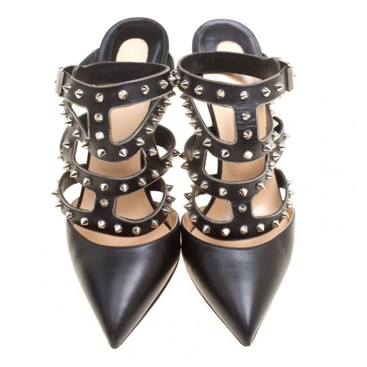 مملوكة مسبقًا Christian Louboutin Black Leather Tchicaboum Spike Embellished Strappy Sandals Size 39.5