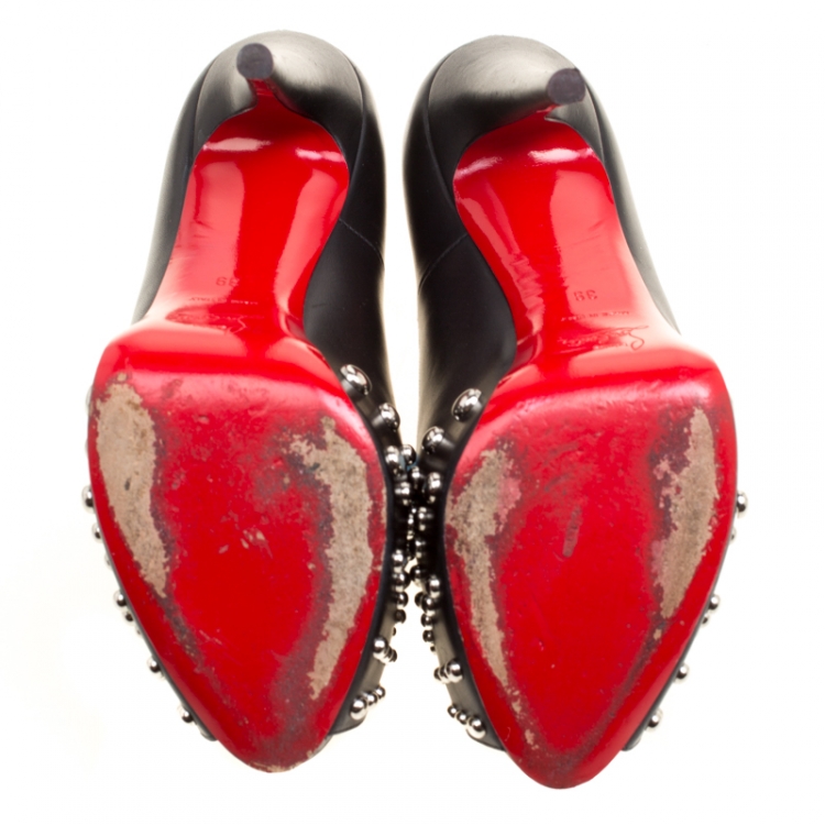 مملوكة مسبقًا Christian Louboutin Black Leather Door Knock Studded Peep Toe Platform Pumps Size 39