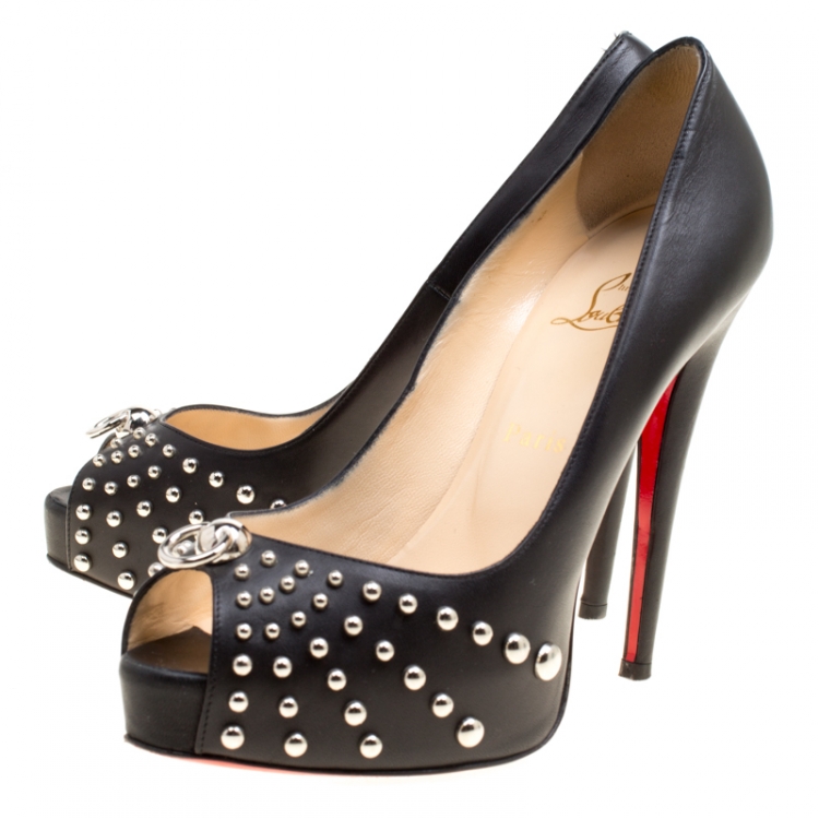 مملوكة مسبقًا Christian Louboutin Black Leather Door Knock Studded Peep Toe Platform Pumps Size 39