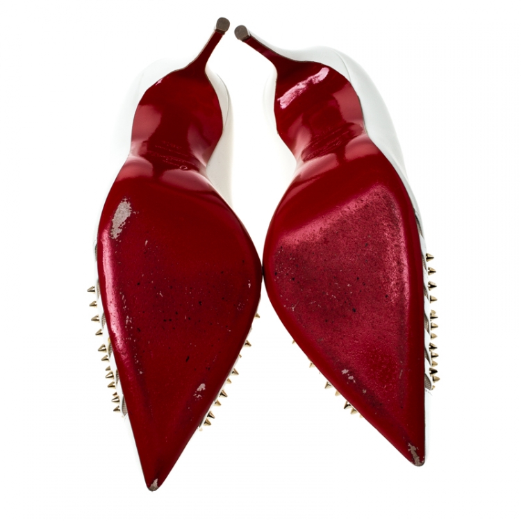 مملوكة مسبقًا Christian Louboutin White Leather Bareta Spike Pointed Toe Pumps Size 39.5
