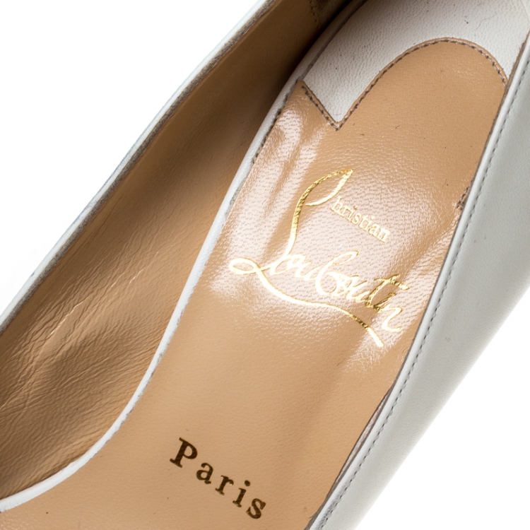 مملوكة مسبقًا Christian Louboutin White Leather Bareta Spike Pointed Toe Pumps Size 39.5