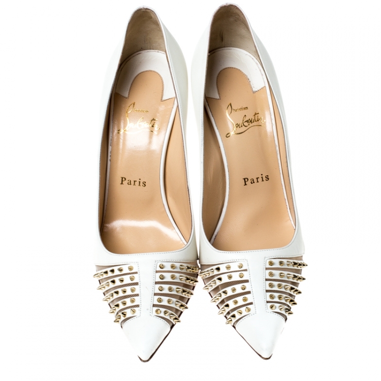 مملوكة مسبقًا Christian Louboutin White Leather Bareta Spike Pointed Toe Pumps Size 39.5