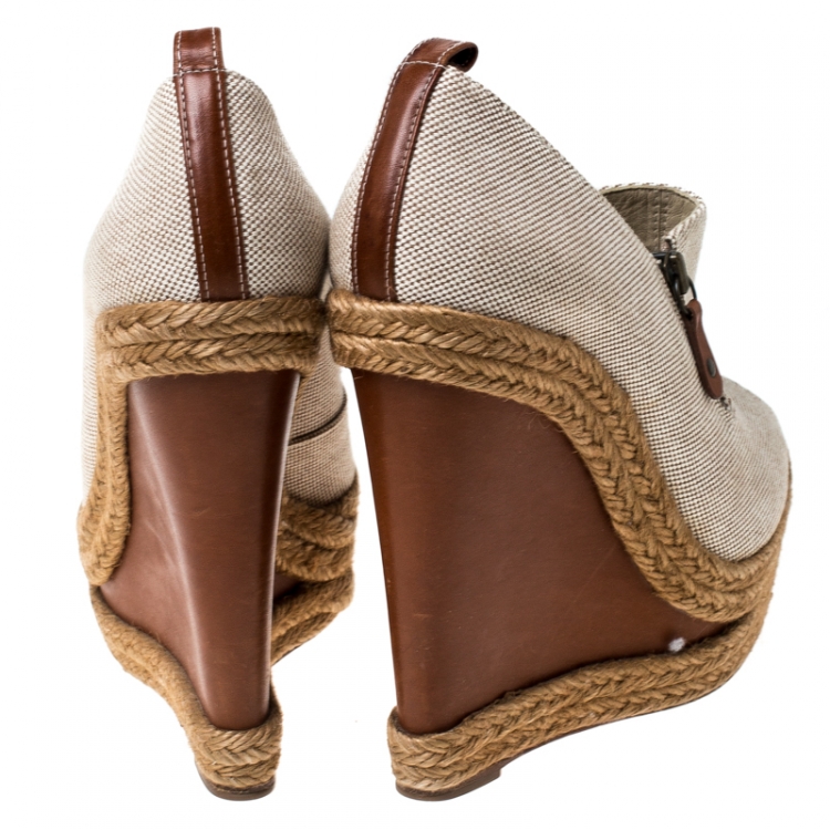 مملوكة مسبقًا Christian Louboutin Beige Canvas Espadrille Wedge Platform Ankle Booties Size 39