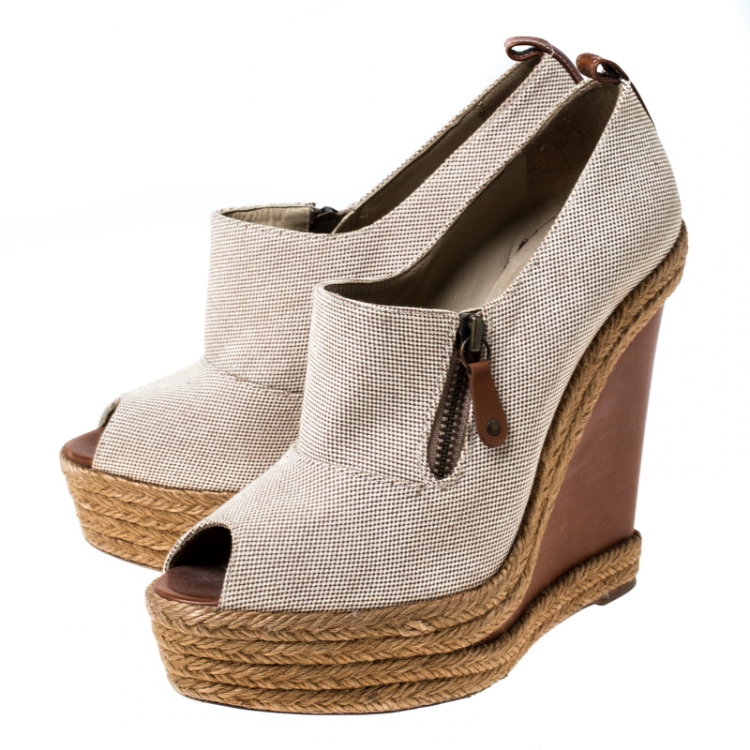 مملوكة مسبقًا Christian Louboutin Beige Canvas Espadrille Wedge Platform Ankle Booties Size 39
