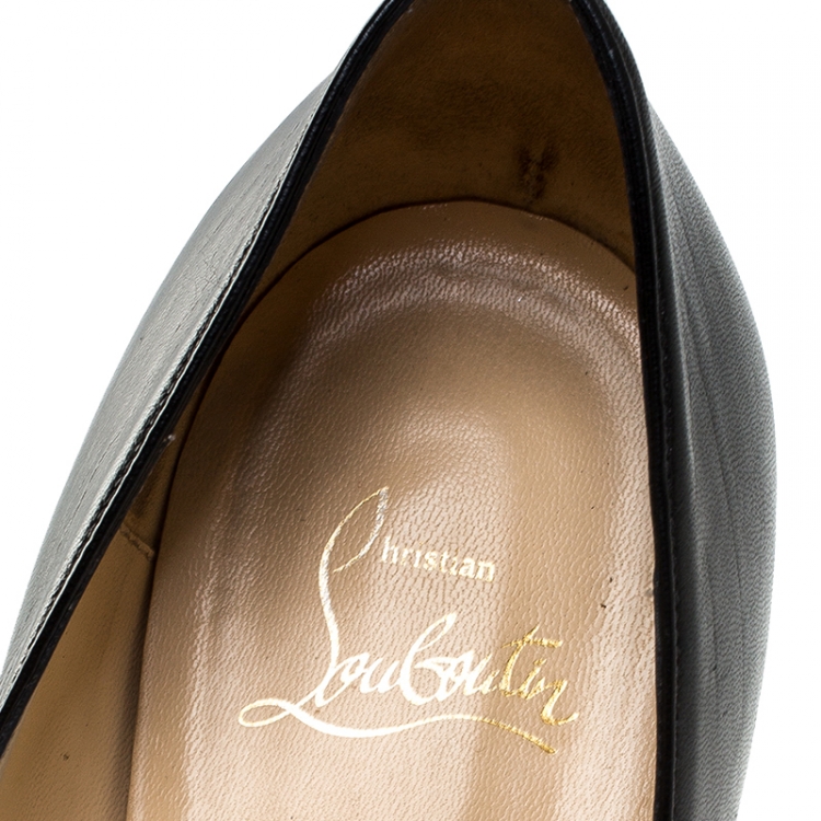 Pre Owned Christian Louboutin Black Leather Simple Round Toe Pumps Size 41