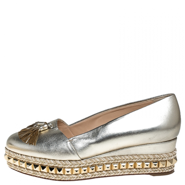 Pre Owned  Christian Louboutin Gold Metallic Leather Carmel Studded Espadrille Size 38