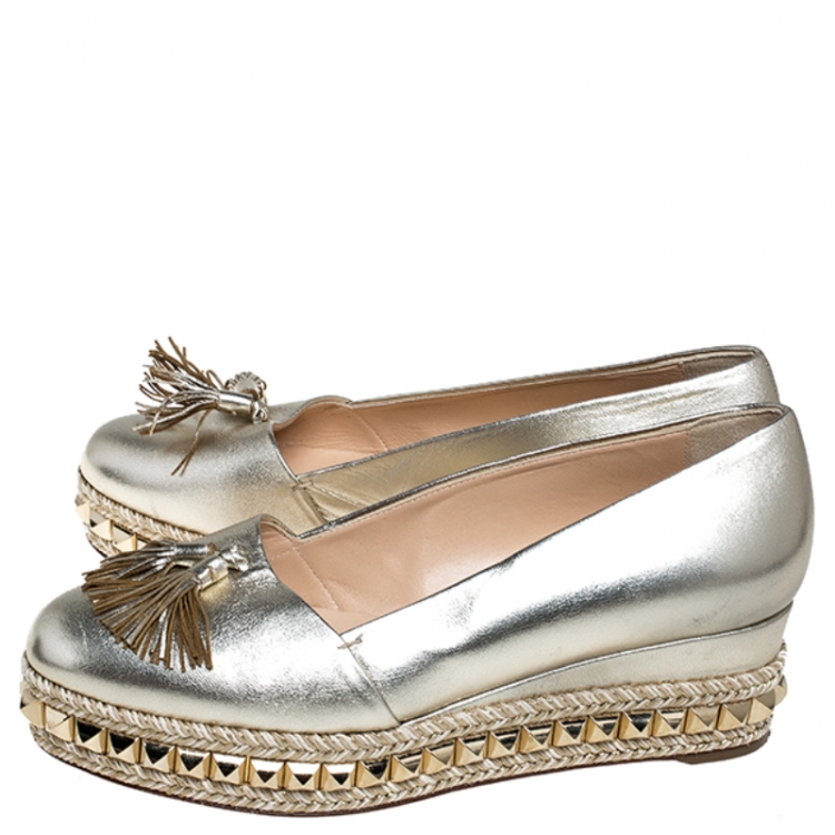 Pre Owned  Christian Louboutin Gold Metallic Leather Carmel Studded Espadrille Size 38