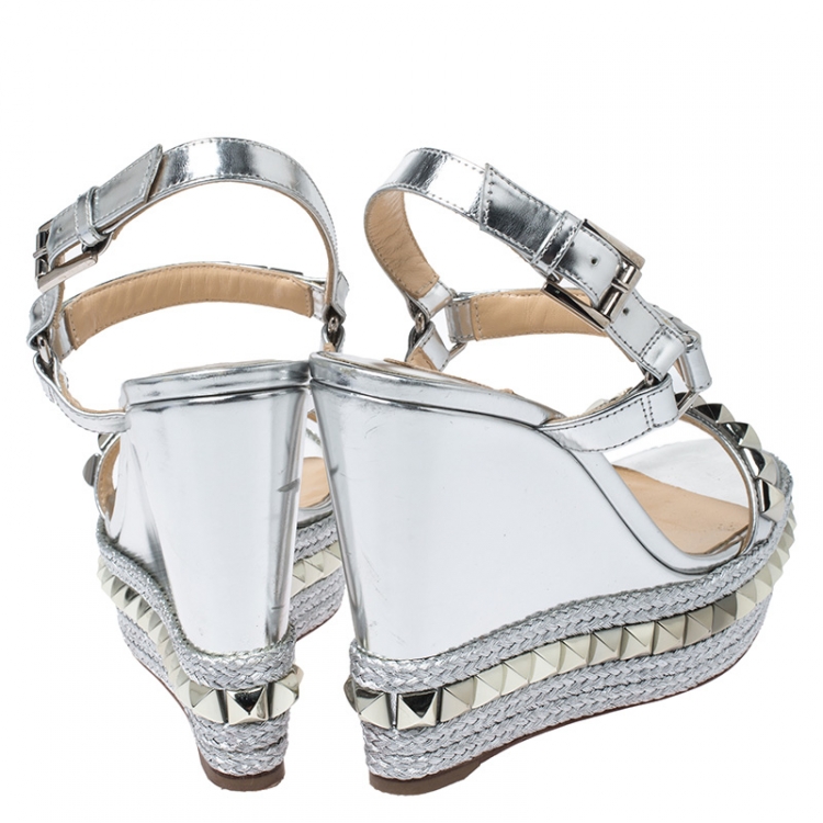 مملوكة مسبقًا Christian Louboutin Metallic Gold Leather Pyraclou Pyadiam Studded Platform Ankle Strap Sandals Size 37