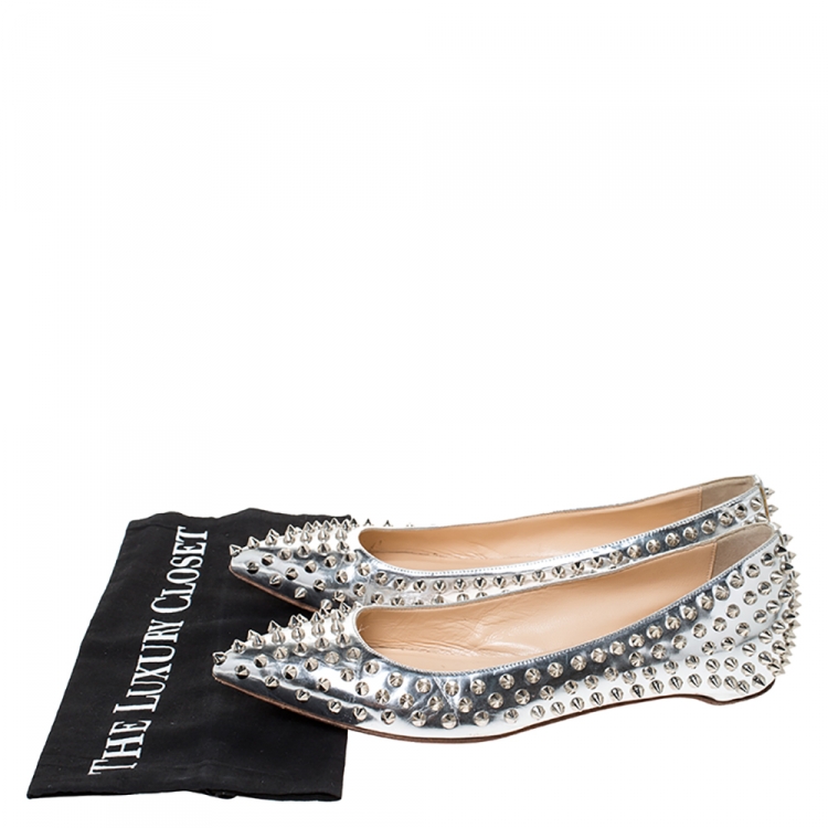 مملوكة مسبقًا Christian Louboutin Silver Leather Spiked Ballet Flats Size 39.5