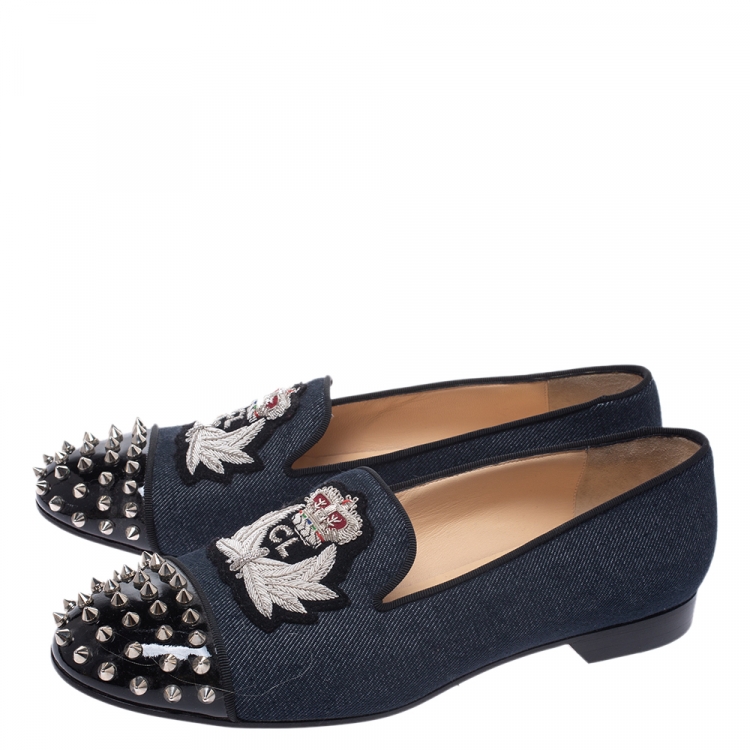 مملوكة مسبقًا Christian Louboutin Blue/Black Denim And Patent Spiked Cap Toe Harvanana Smoking Slippers Size 40.5