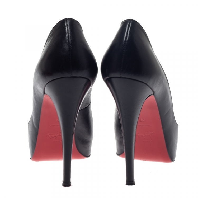 مملوكة مسبقًا Christian Louboutin Black Leather Peep Toe Very Prive Pump Size 39