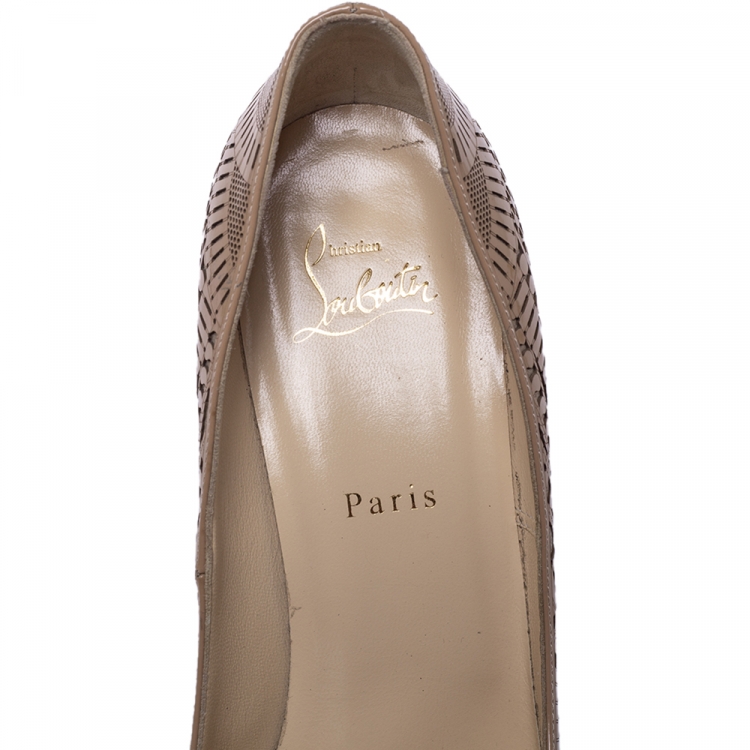 مملوكة مسبقً�ا Christian Louboutin Beige Lazer Cut Patent Leather Suellena Peep Toe Platform Pumps Size 41