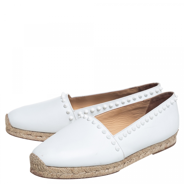 مملوكة مسبقًا Christian Louboutin White Leather Spike Espadrille Flats Size 38
