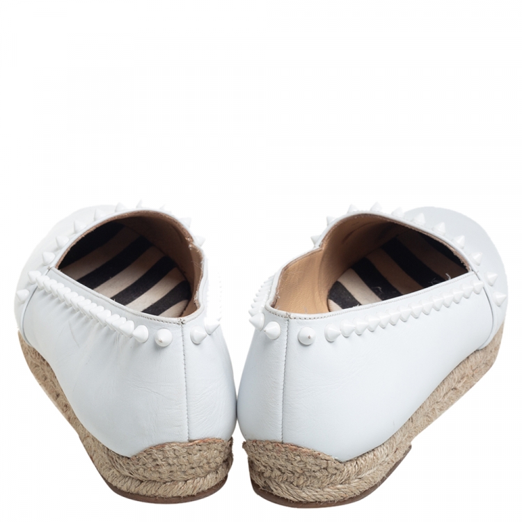 مملوكة مسبقًا Christian Louboutin White Leather Spike Espadrille Flats Size 38