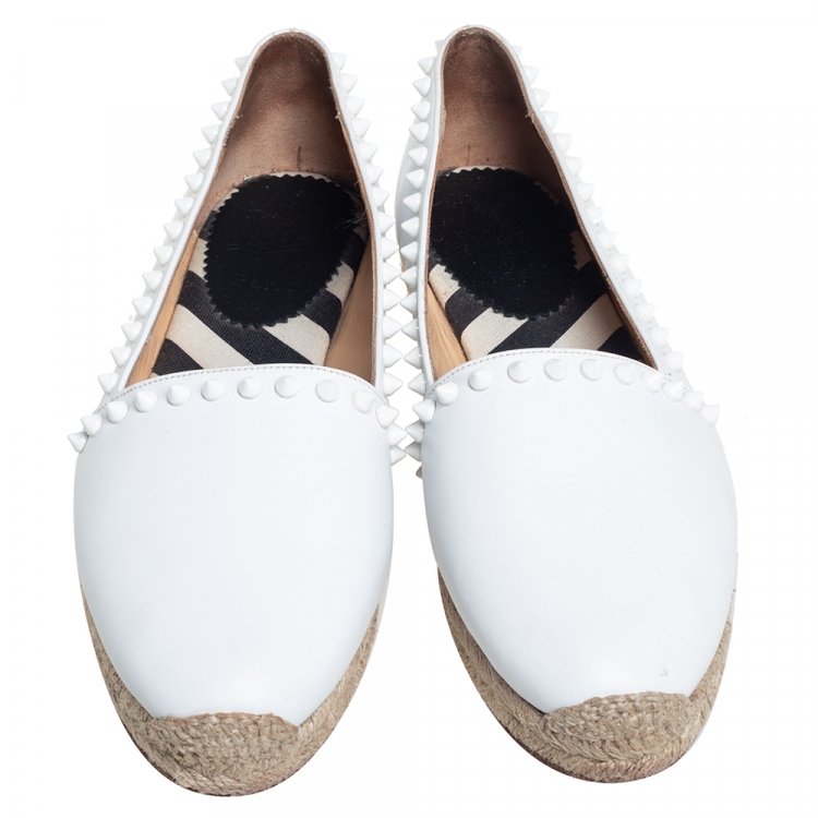 مملوكة مسبقًا Christian Louboutin White Leather Spike Espadrille Flats Size 38
