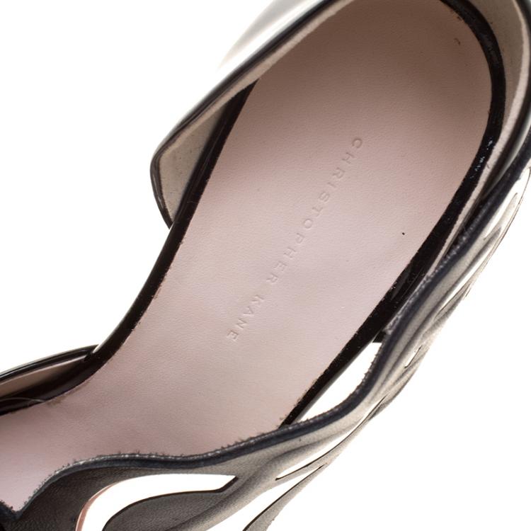 مملوكة مسبقًا Christopher Kane Black Patent Leather Art Deco Open Court Pointed Toe Pumps Size 39