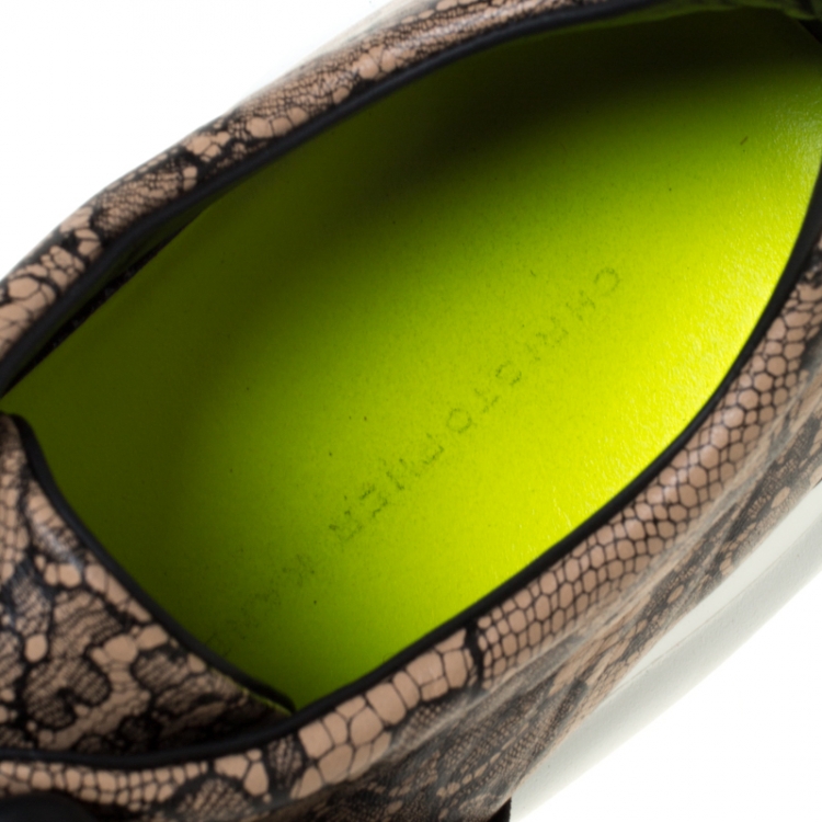 مملوكة مسبقًا Christopher Kane Beige/Black Floral Lace Print Leather Low Top Sneakers Size 38
