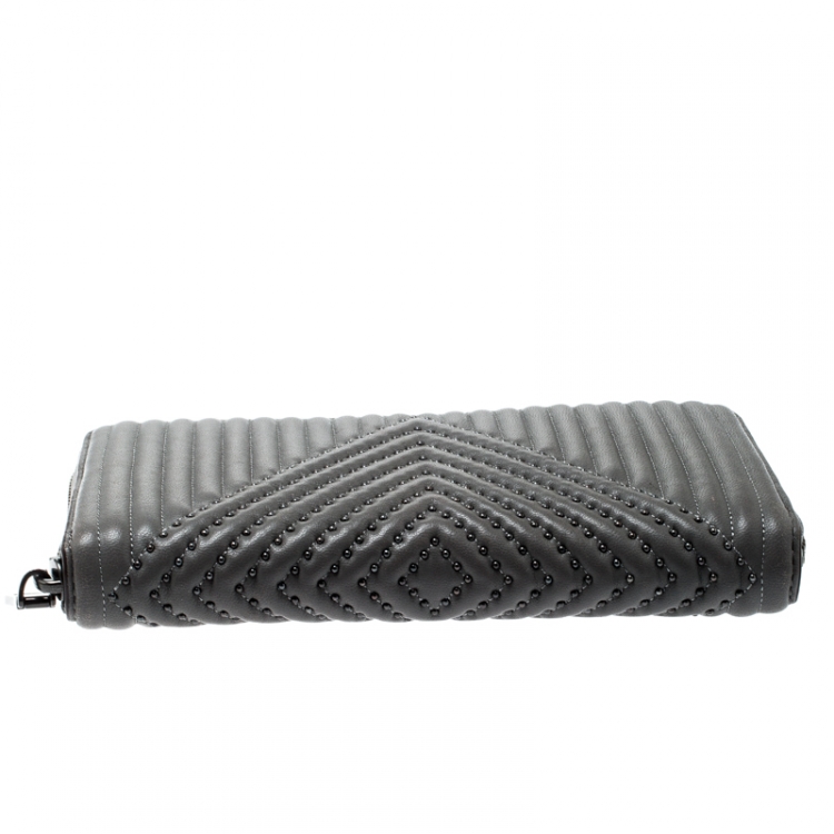 Pre Owned Coach Grey Quilted Leather Rivets Zip Around Wallet