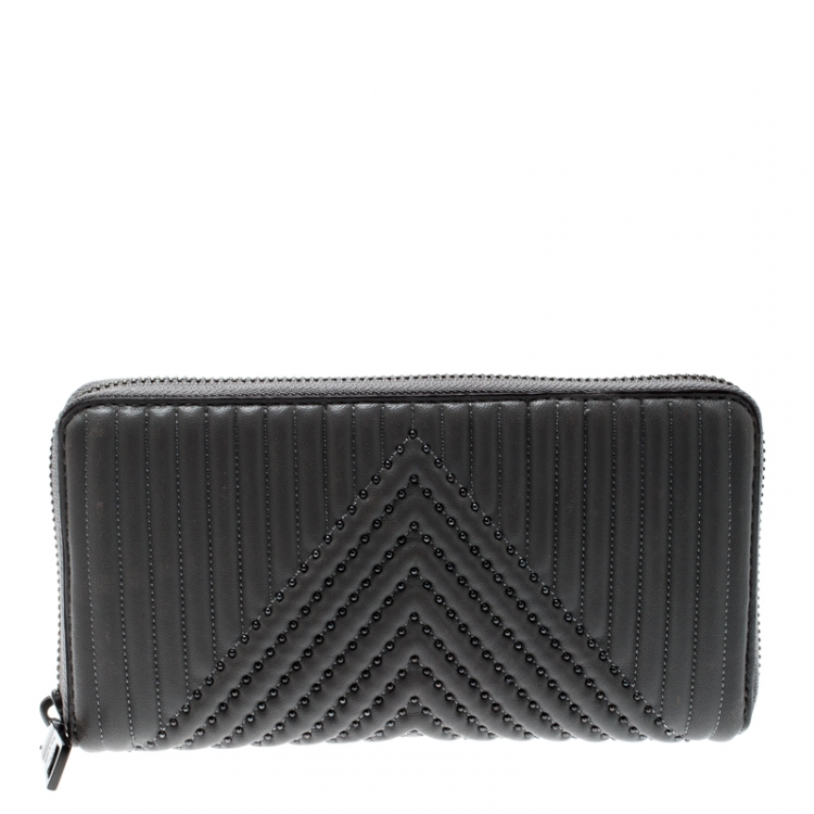 Pre Owned Coach Grey Quilted Leather Rivets Zip Around Wallet