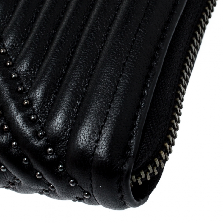 Pre Owned Coach Black Quilted Leather Rivets Zip Around Wallet