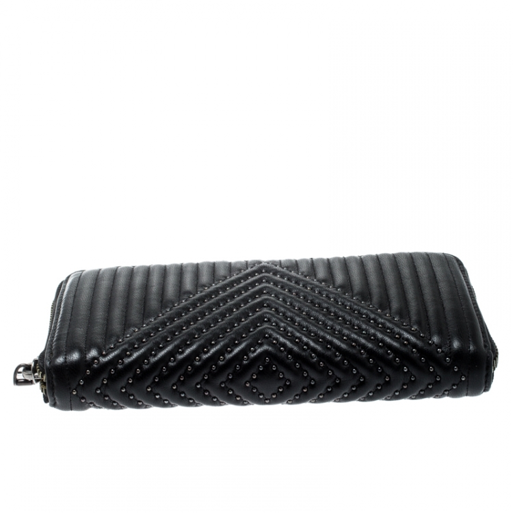 Pre Owned Coach Black Quilted Leather Rivets Zip Around Wallet