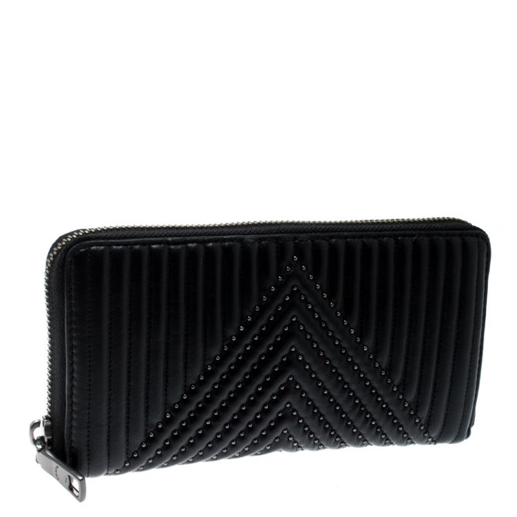 Pre Owned Coach Black Quilted Leather Rivets Zip Around Wallet