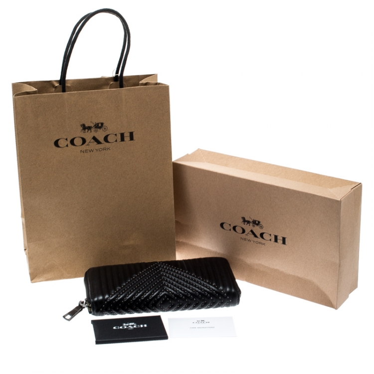 Pre Owned Coach Black Quilted Leather Rivets Zip Around Wallet