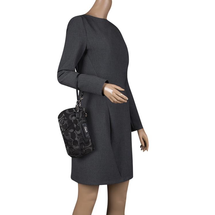 Pre Owned Coach Black Signature Canvas Wristlet Clutch