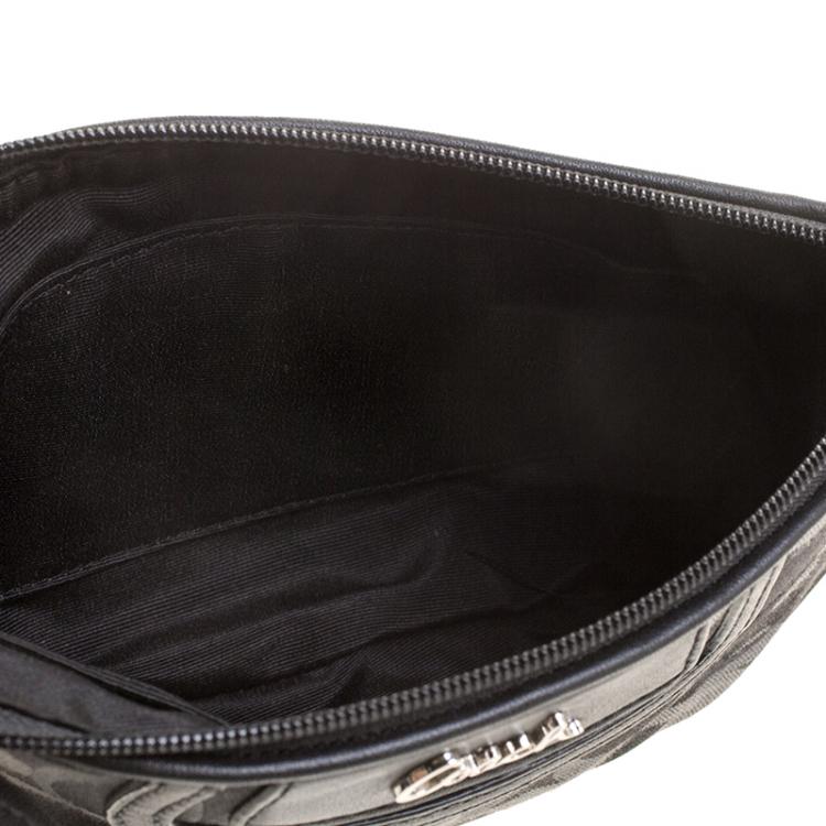 Pre Owned Coach Black Signature Canvas Wristlet Clutch