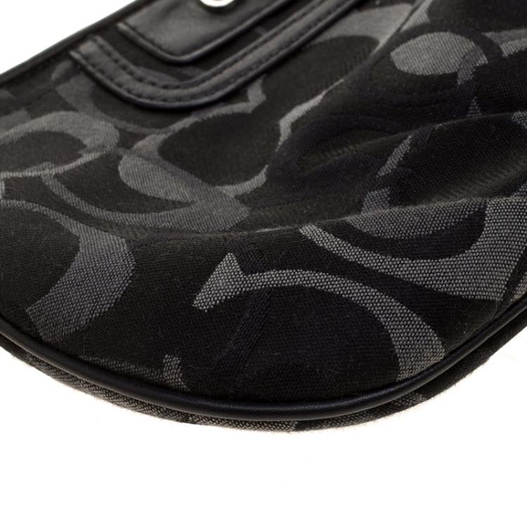Pre Owned Coach Black Signature Canvas Wristlet Clutch