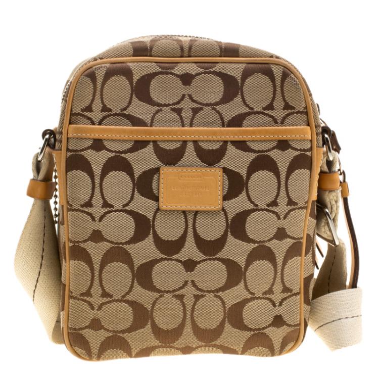 مملوكة مسبقًا Coach Tan/Beige Signature Canvas Crossbody Bag