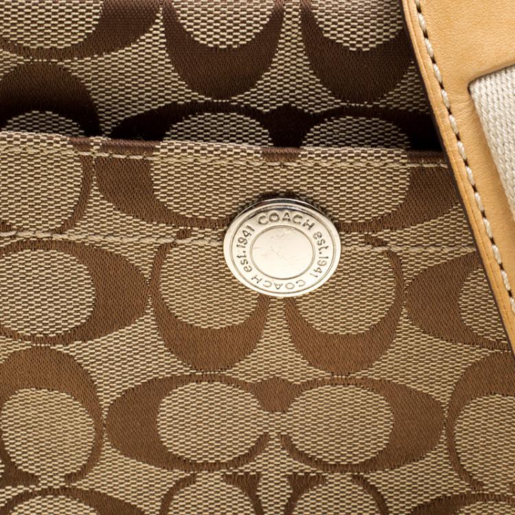 مملوكة مسبقًا Coach Tan/Beige Signature Canvas Crossbody Bag