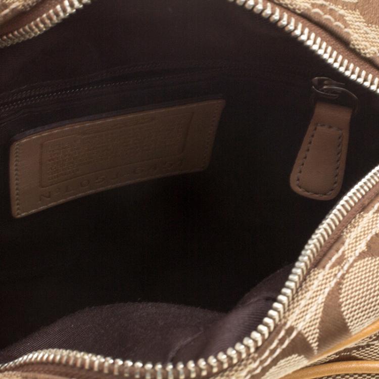 مملوكة مسبقًا Coach Tan/Beige Signature Canvas Crossbody Bag