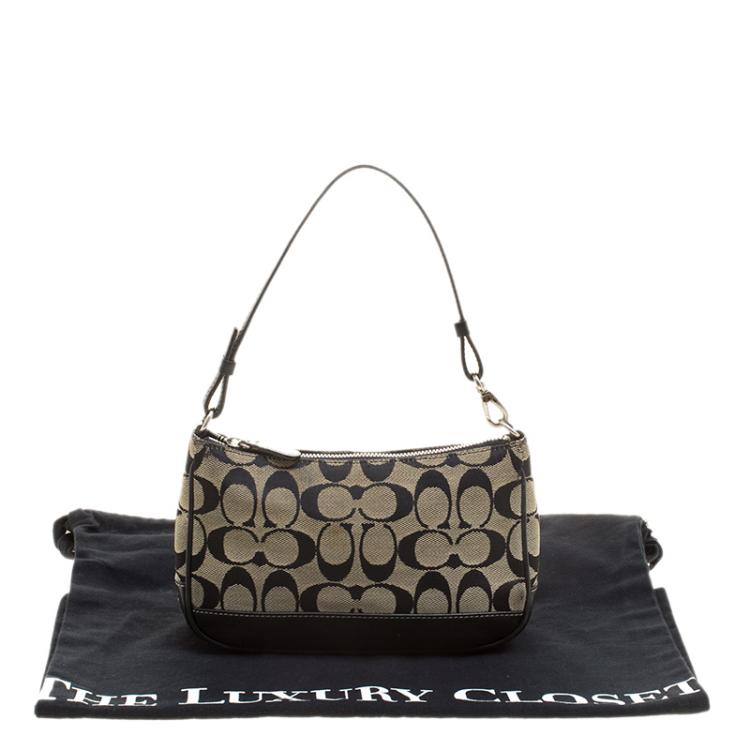 Pre Owned Coach Beige/Black Signature Canvas Shoulder Bag