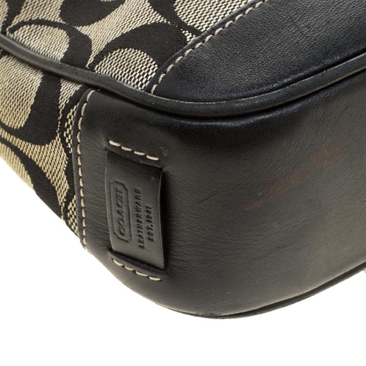 Pre Owned Coach Beige/Black Signature Canvas Shoulder Bag