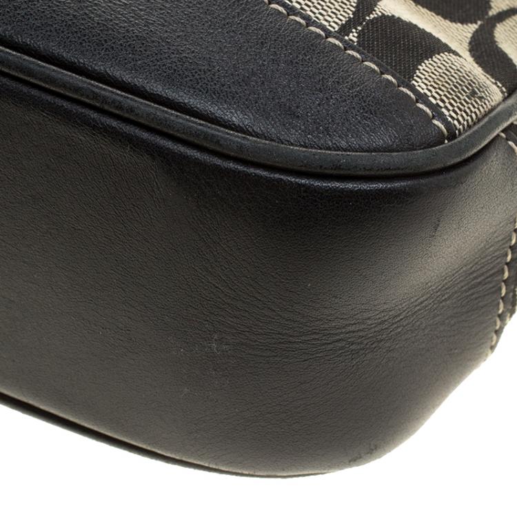 Pre Owned Coach Beige/Black Signature Canvas Shoulder Bag