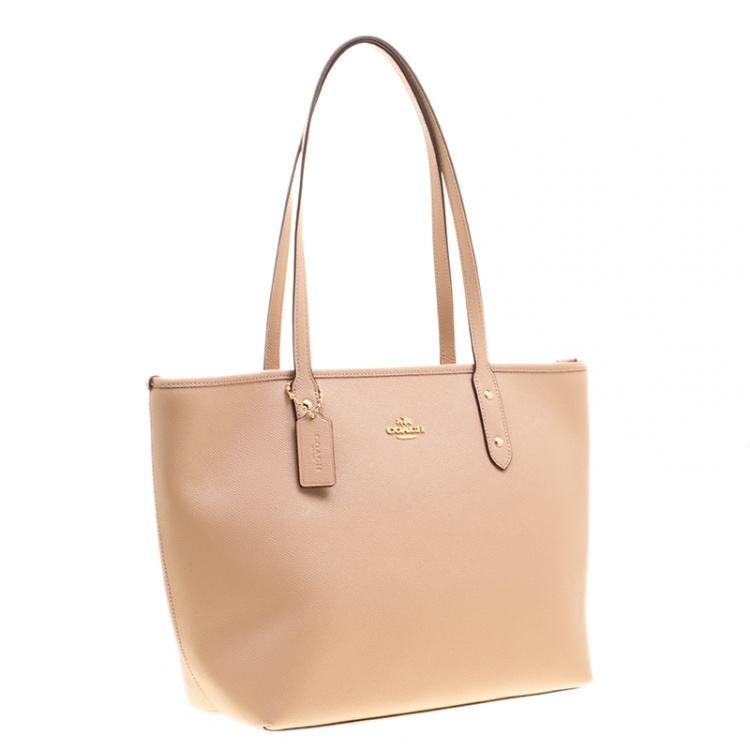 Pre Owned Coach Peach Leather City Zip Tote