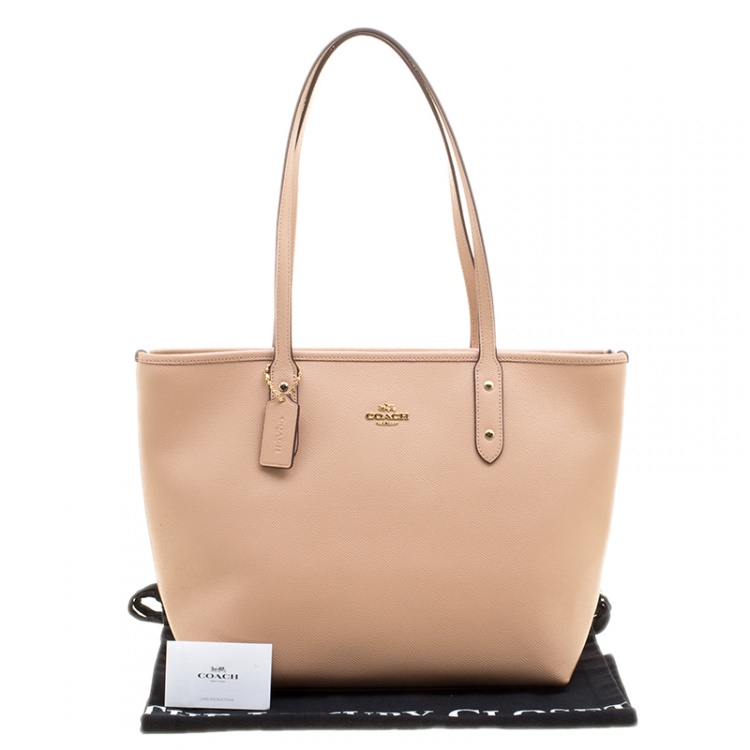 Pre Owned Coach Peach Leather City Zip Tote