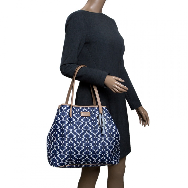 مملوكة مسبقًا Coach Blue/Brown Signature Coated Canvas and Leather Tote