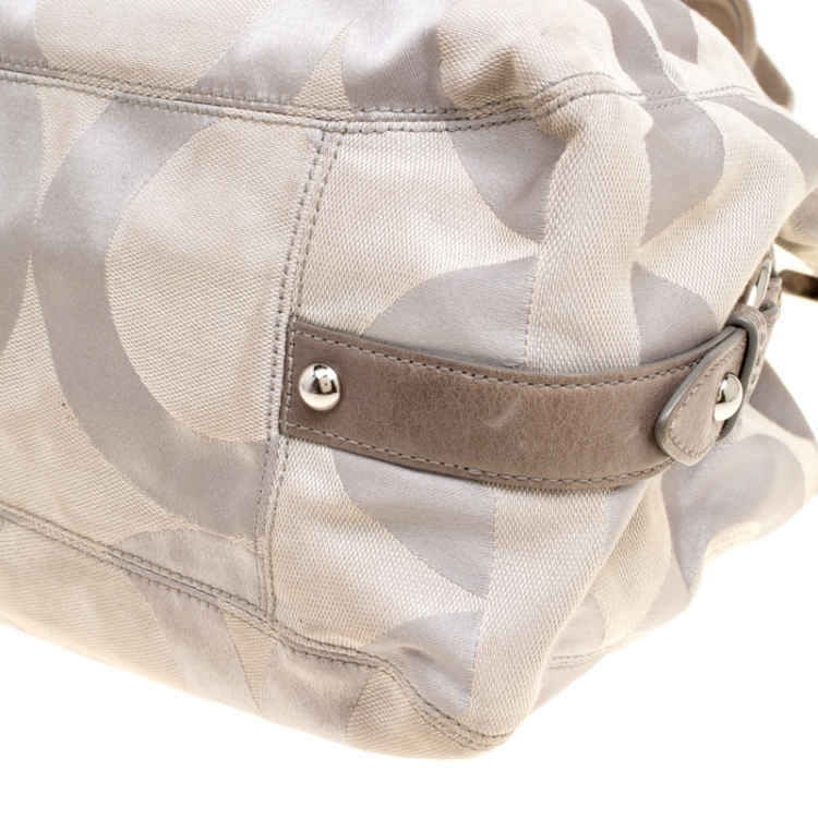 Pre Owned Coach Grey Signature Canvas Maggie Shoulder Bag