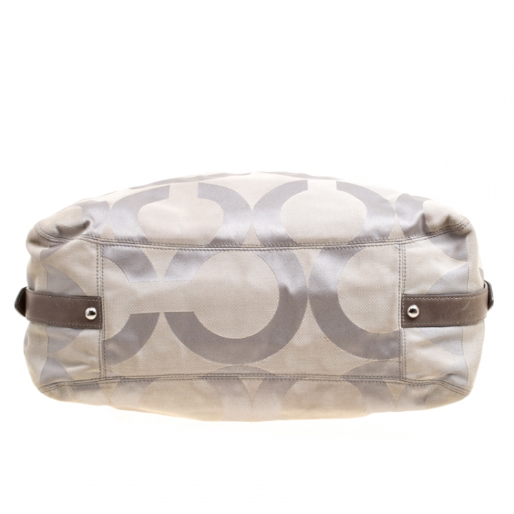 Pre Owned Coach Grey Signature Canvas Maggie Shoulder Bag