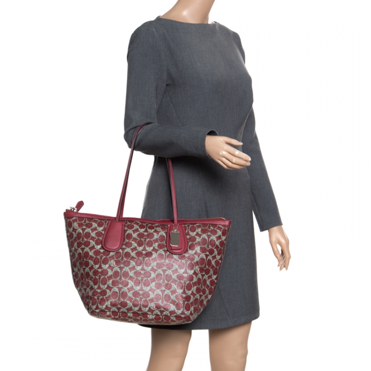 Pre Owned Coach Red Signature Coated Canvas Taxi Zip Shopping Tote
